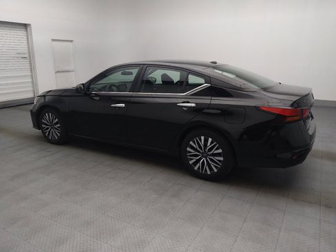 Used 2025 Nissan Altima 2.5 SV FWD image 3