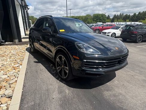 Used 2023 Porsche Cayenne AWD/4WD image 4