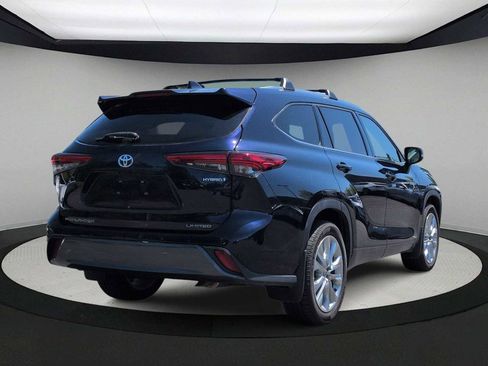 Used 2021 Toyota Highlander Limited AWD/4WD image 8