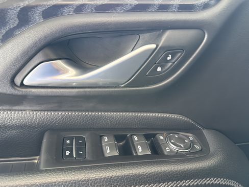 Used 2022 GMC Yukon XL Denali RWD image 12