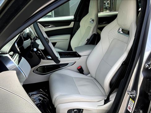 New 2026 Jaguar F-PACE R-Dynamic S image 9