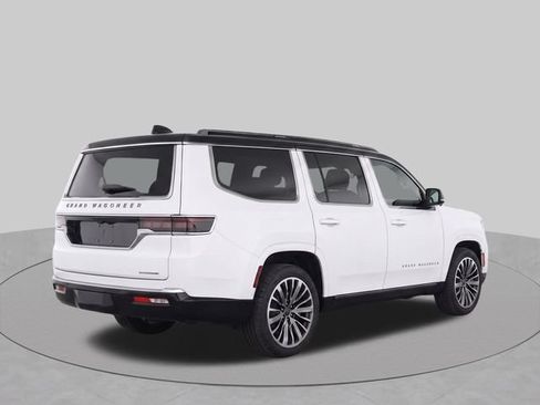 Used 2024 Jeep Grand Wagoneer L Series III AWD/4WD image 3