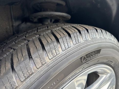 Used 2019 Toyota Highlander Limited image 32