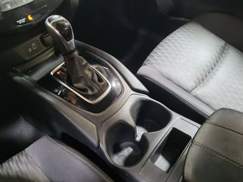 Used 2020 Nissan Rogue S FWD image 26