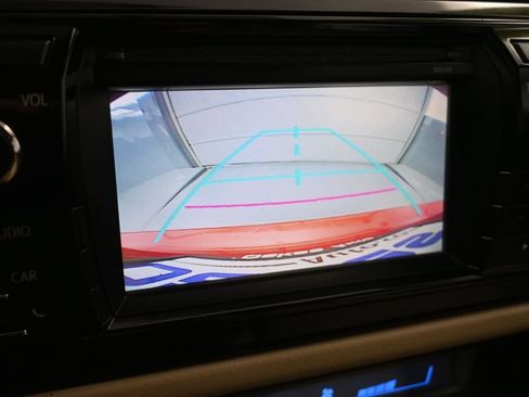 Used 2015 Toyota Corolla LE FWD image 18