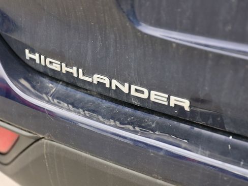 Used 2023 Toyota Highlander XLE AWD/4WD image 9