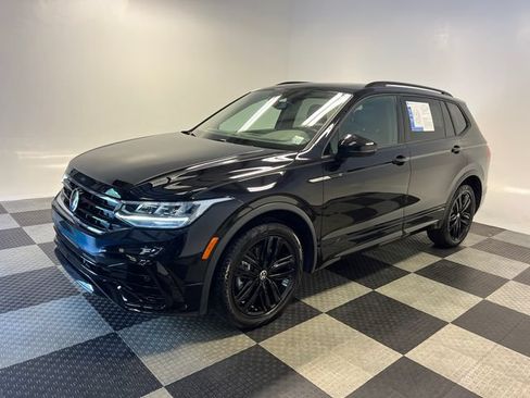 Certified 2022 Volkswagen Tiguan SE R-Line FWD image 3