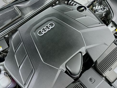 Used 2024 Audi Q8 Prestige w/ Prestige Package image 31