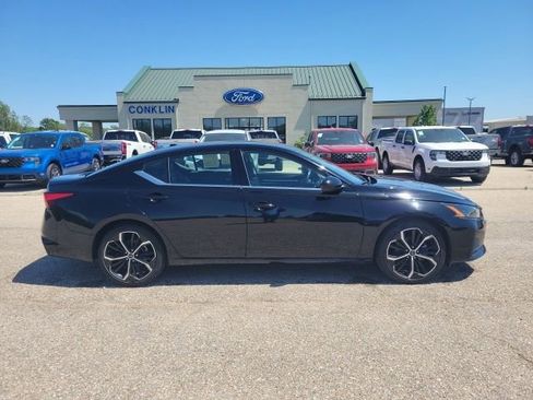 Used 2024 Nissan Altima 2.5 SR FWD image 20