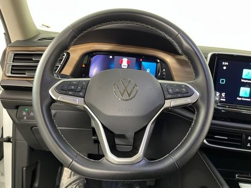Used 2025 Volkswagen Atlas SE FWD image 22