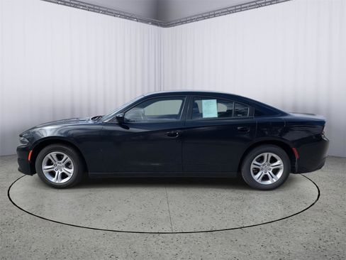 Used 2022 Dodge Charger SXT RWD image 4