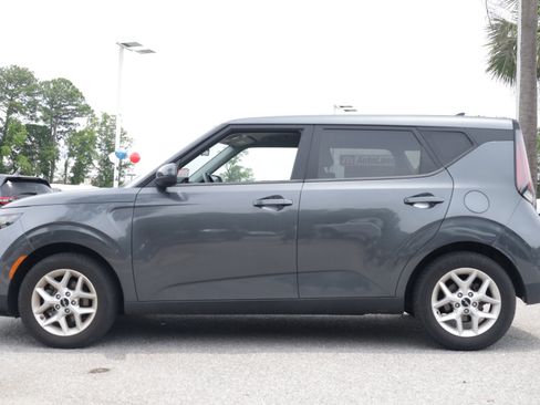 Used 2023 Kia Soul LX w/ Option Group 015 FWD image 2