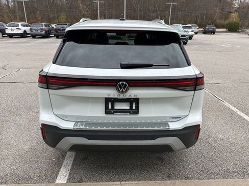 New 2026 Volkswagen Tiguan SE image 6