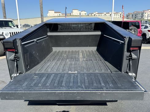 Used 2024 Tesla Cybertruck Cyberbeast AWD/4WD image 37