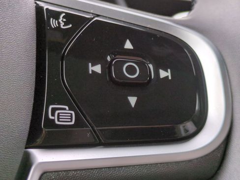 New 2026 Volvo XC90 B6 Plus w/ Protection Package Premier image 25