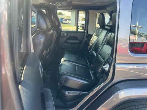 Used 2022 Jeep Wrangler Unlimited Sahara AWD/4WD image 33
