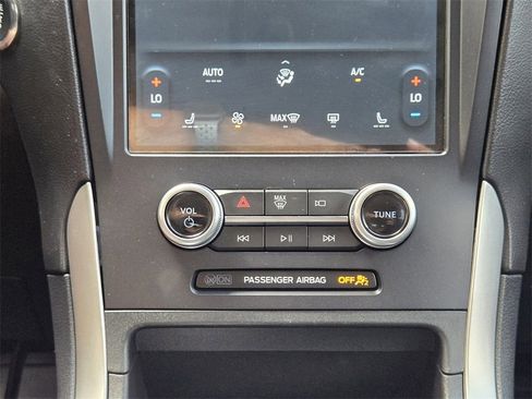 Used 2022 Ford Edge SEL w/ Convenience Package image 16