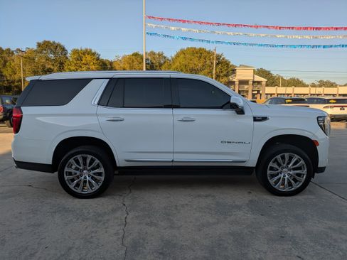 Used 2022 GMC Yukon Denali w/ Advanced Technology Package image 5