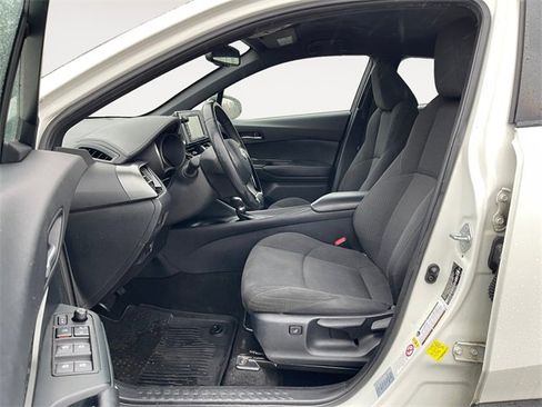 Used 2018 Toyota C-HR XLE image 9