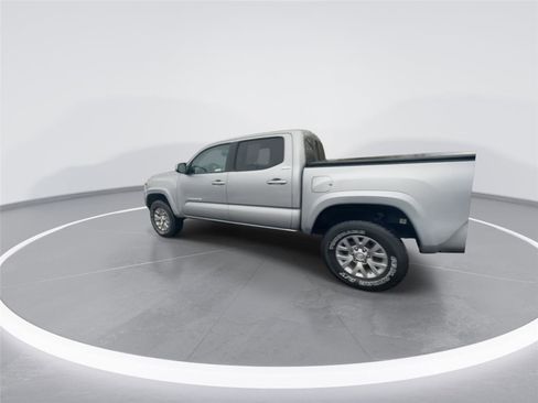 Used 2017 Toyota Tacoma SR5 image 6