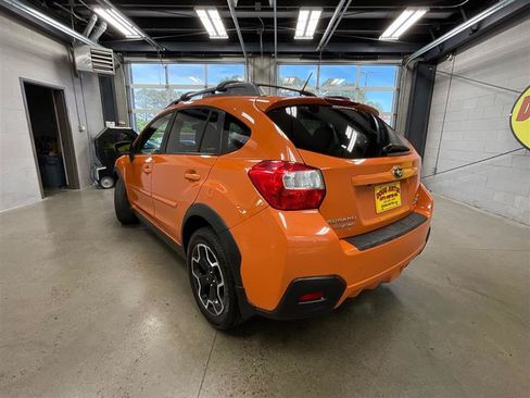 Used 2015 Subaru Crosstrek 2.0i Premium w/ Moonroof Package AWD/4WD image 3