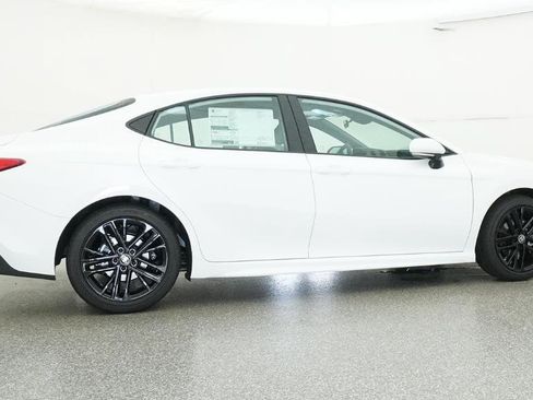 Used 2026 Toyota Camry SE FWD image 44