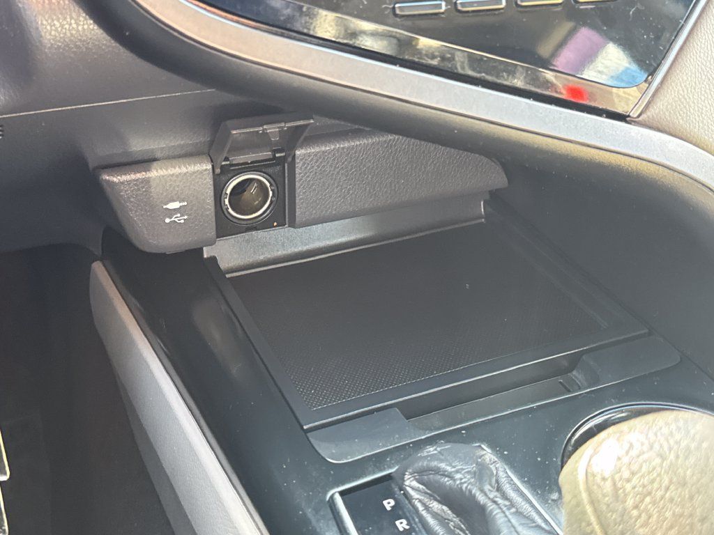 Used 2019 Toyota Camry LE FWD image 25