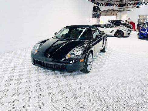 Used 2002 Toyota MR2 RWD image 3