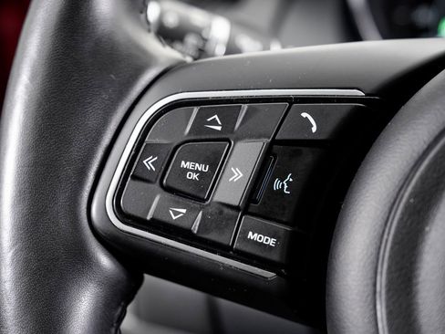 Used 2018 Jaguar E-PACE S image 12