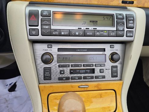 Used 2002 Lexus SC 430 Convertible image 33