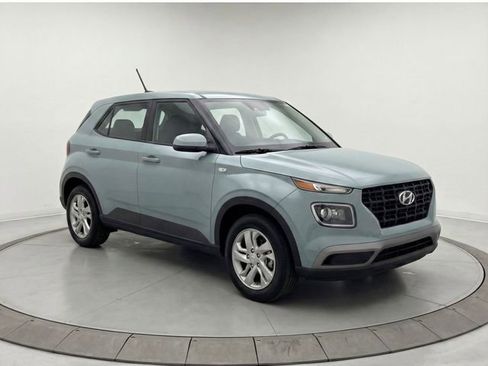 Certified 2025 Hyundai Venue SE image 1