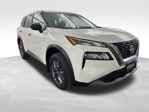 Used 2023 Nissan Rogue S FWD image 3