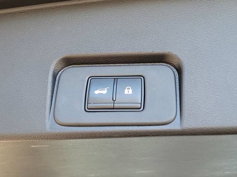 Used 2025 Nissan Rogue SV FWD image 15