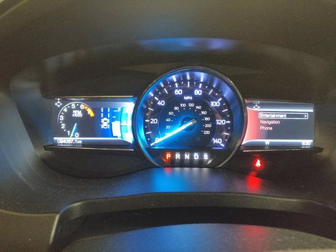 Used 2018 Ford Explorer XLT w/ Equipment Group 202A FWD image 23