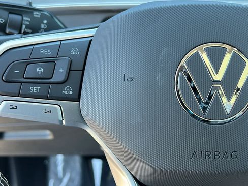 Certified 2026 Volkswagen Tiguan SE w/ Panoramic Sunroof Package AWD/4WD image 19