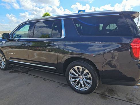 Used 2024 GMC Yukon XL Denali w/ Denali Reserve Package image 6