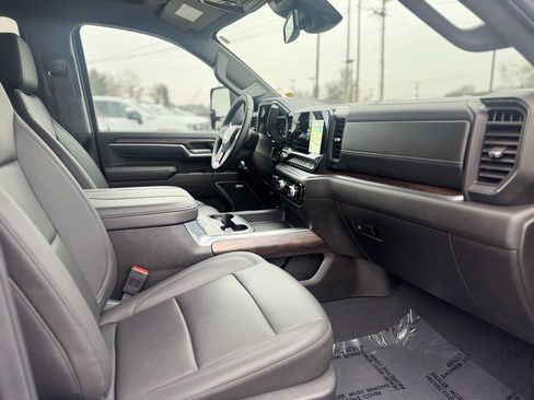 Used 2025 GMC Sierra 2500 SLT w/ SLT Convenience Package image 10