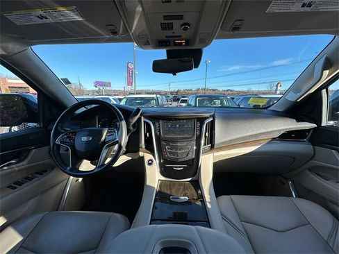 Used 2020 Cadillac Escalade Luxury image 16