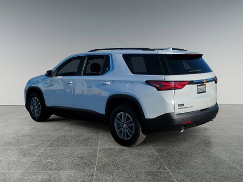 Used 2023 Chevrolet Traverse LT image 3