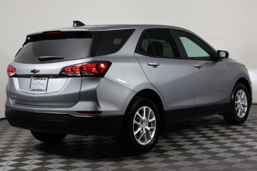 Used 2023 Chevrolet Equinox LS FWD image 4