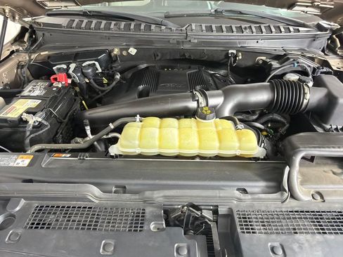 Used 2020 Ford Expedition XLT AWD/4WD image 27