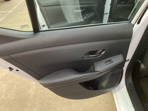 Used 2024 Nissan Sentra SV FWD image 22