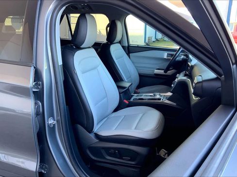 Used 2021 Ford Explorer XLT w/ Equipment Group 202A image 18