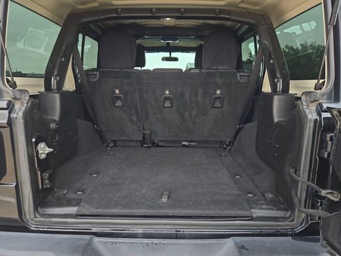 Used 2018 Jeep Wrangler Unlimited Sport S AWD/4WD image 25