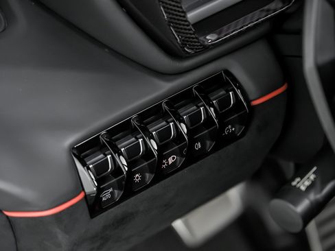 Used 2021 Lamborghini Aventador SVJ image 34