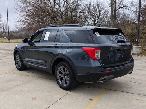 Used 2022 Ford Explorer XLT w/ Equipment Group 202A image 5