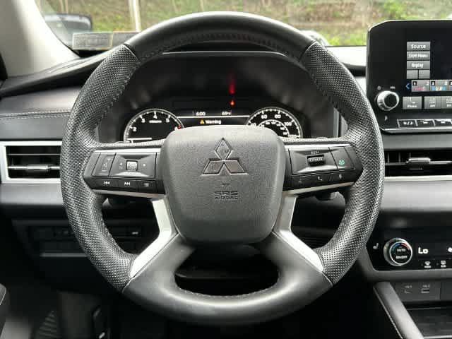 Used 2024 Mitsubishi Outlander SE AWD/4WD image 7