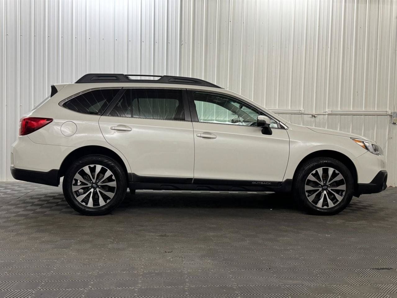 Used 2017 Subaru Outback 2.5i Limited AWD/4WD image 5