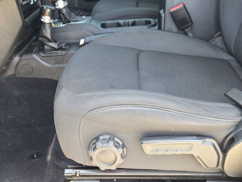 Used 2022 Jeep Wrangler Unlimited Sport AWD/4WD image 30