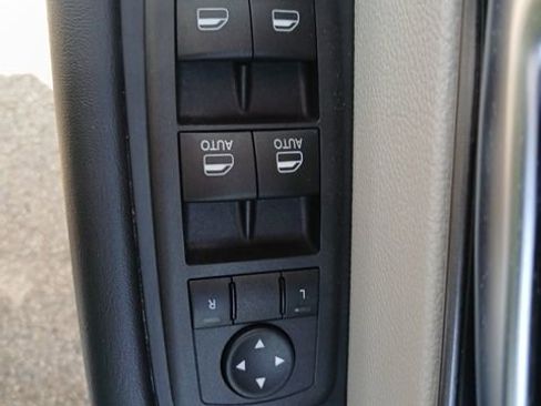 Used 2024 Chrysler Pacifica Touring-L FWD image 44
